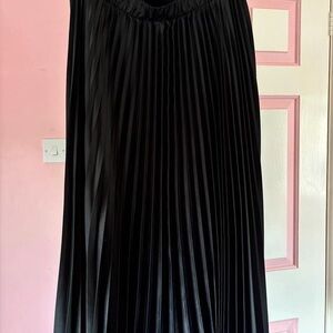 Elegant Black Pleated Skirt